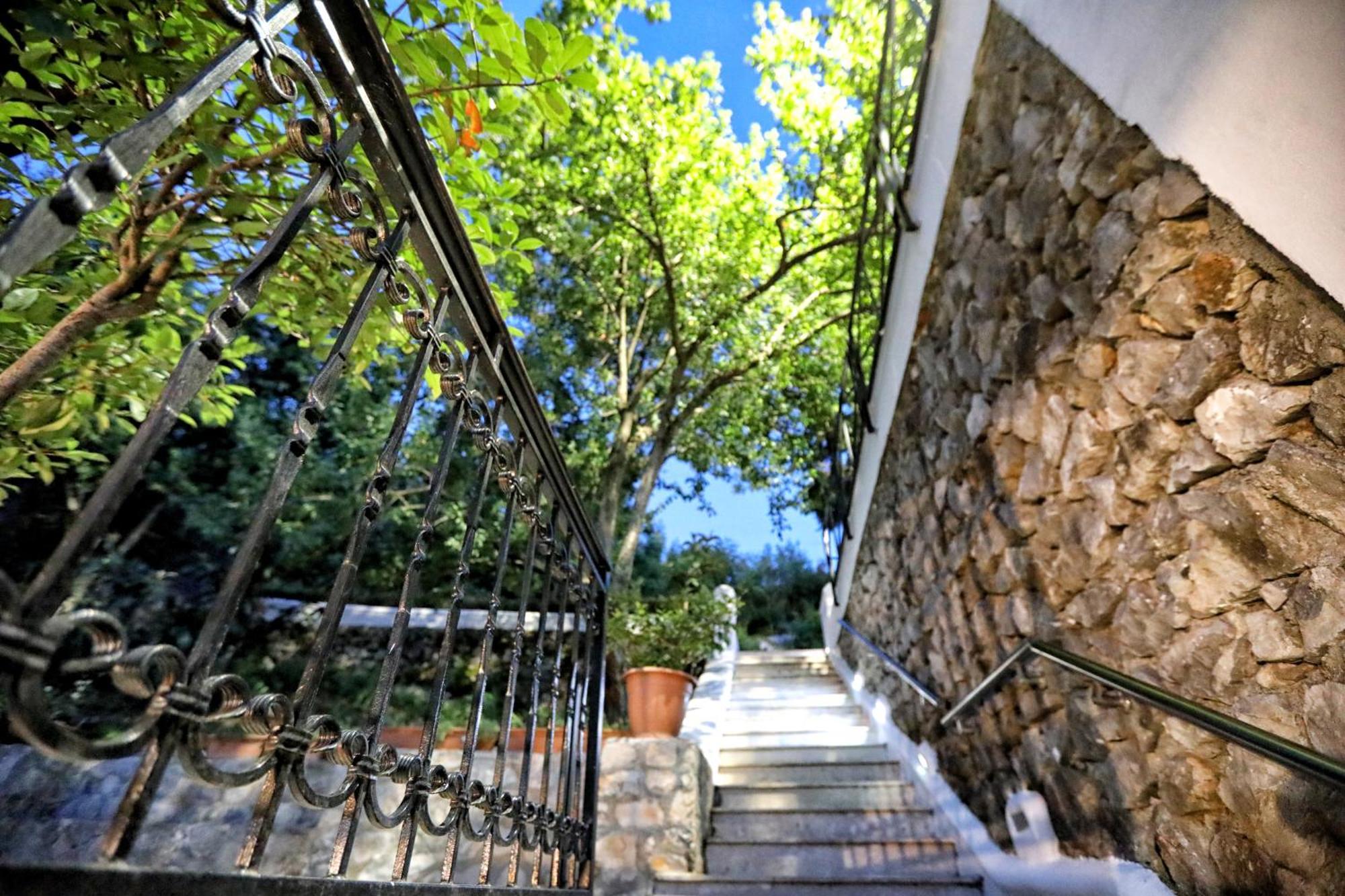 Hotel Labiatan Zogaji 외부 사진